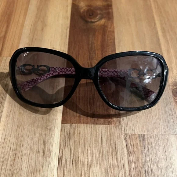 Coach Beatrice HC8019 Black Sunglasses with Signature Hard Case - Picture 3 of 14